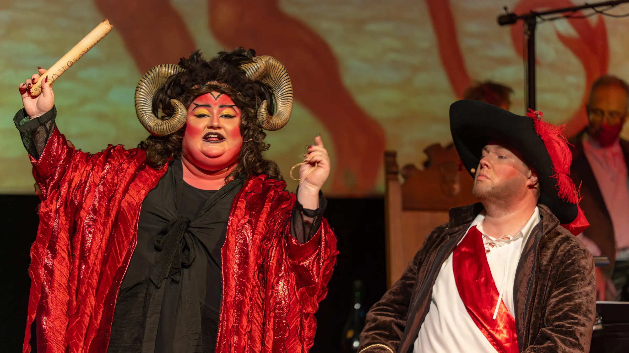 Beëlzebub en Schinderhannes op het podium